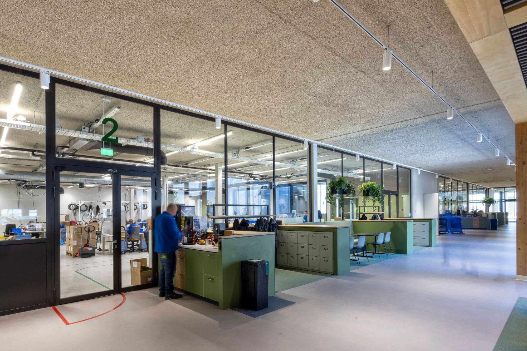 Akoestisch spuitwerk voor scholen